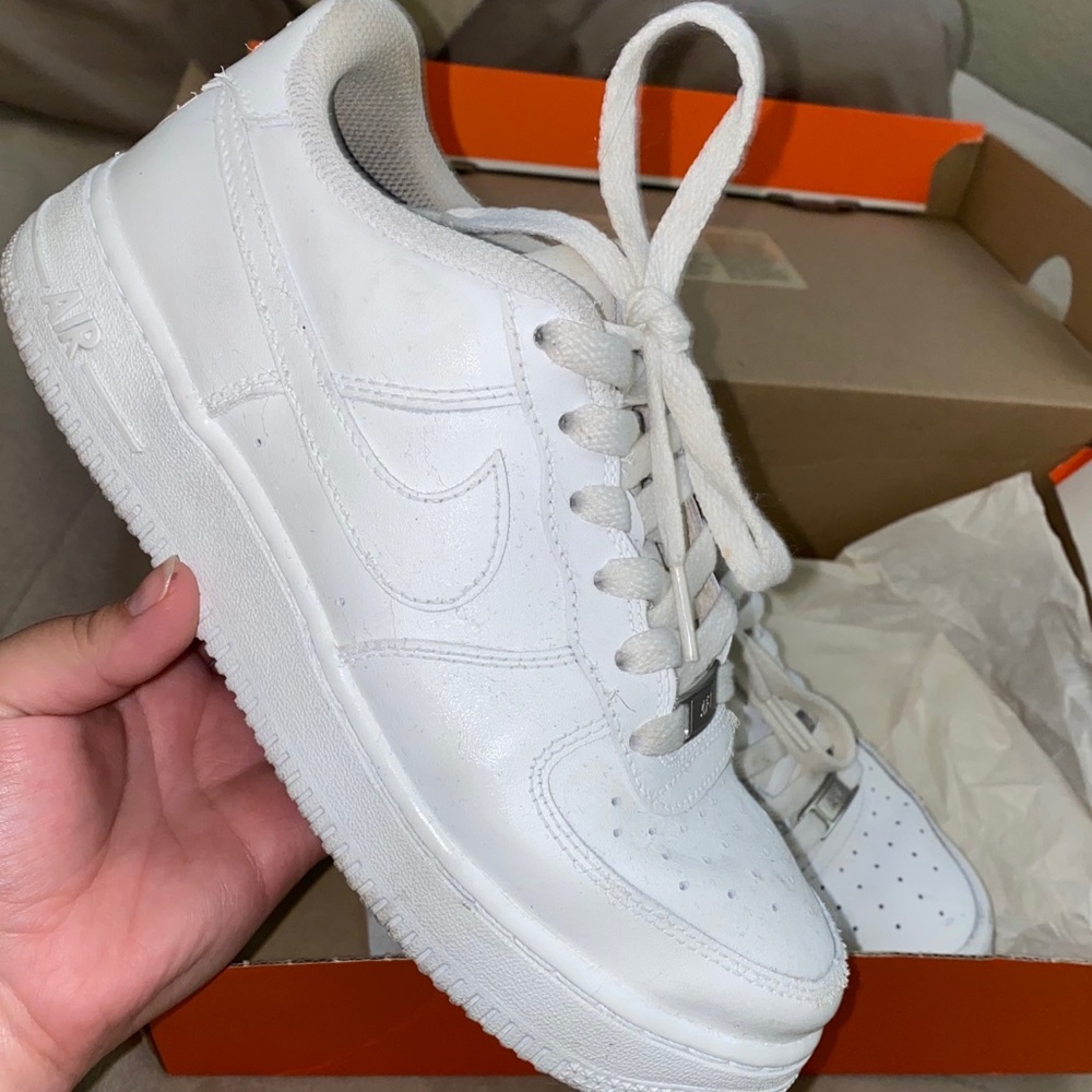 White 5Y Air Force 1’s